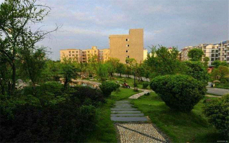 2023年湖南电子科技职业学院在湖南招生专业有哪些？学费是多少？