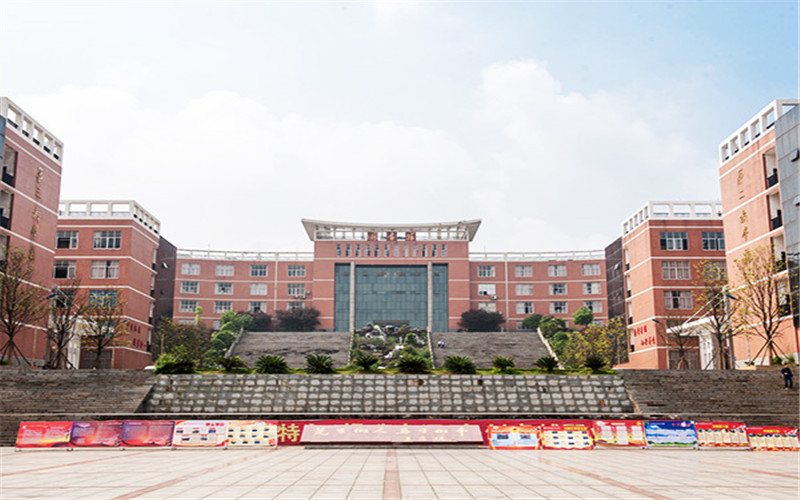 2023年湖南机电职业技术学院在四川招生专业有哪些？学费是多少？