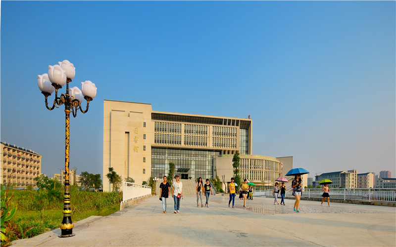 2023年重庆考生多少分可以上广西科技师范学院物流管理专业？