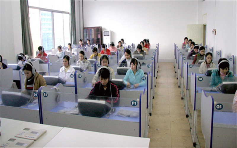 2023年广西现代职业技术学院在四川招生专业有哪些？学费是多少？