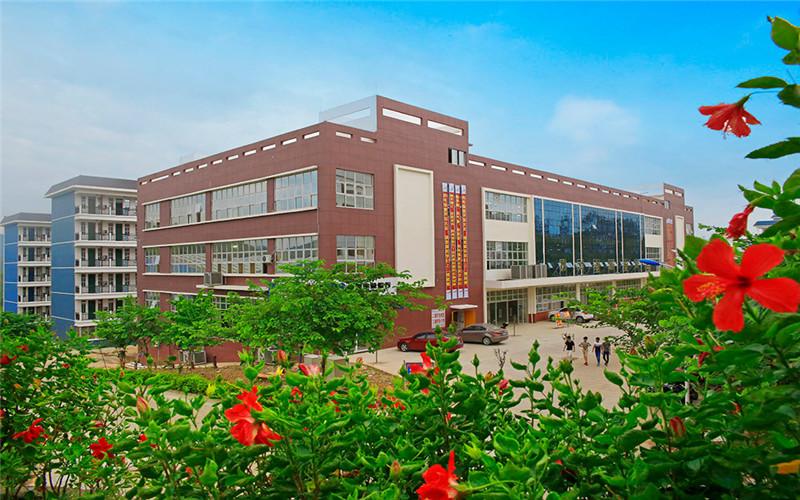 2023年广西理工职业技术学院在甘肃招生专业有哪些？学费是多少？