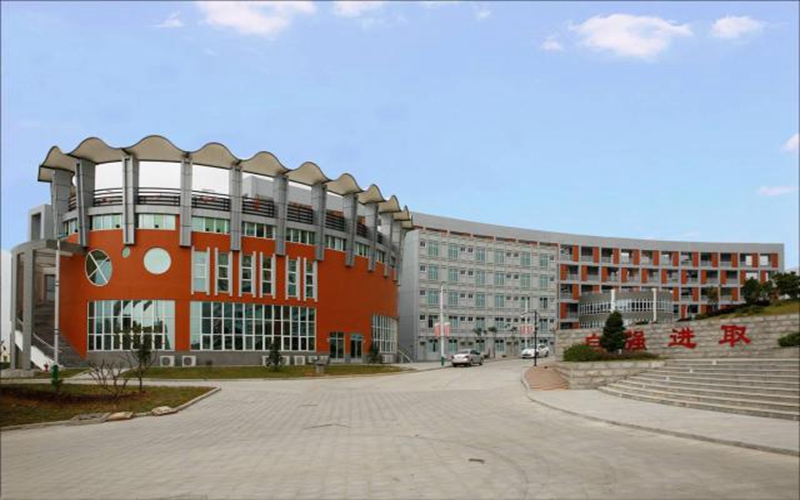 2023年泉州幼儿师范高等专科学校在新疆招生专业有哪些？学费是多少？