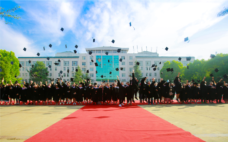2023年武汉生物工程学院在新疆招生专业有哪些？学费是多少？