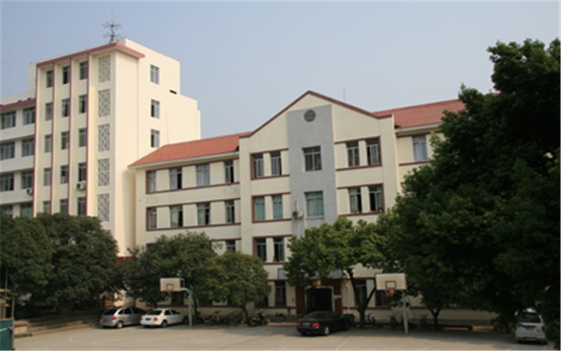 2023年桂林医学院在广西招生专业有哪些？学费是多少？