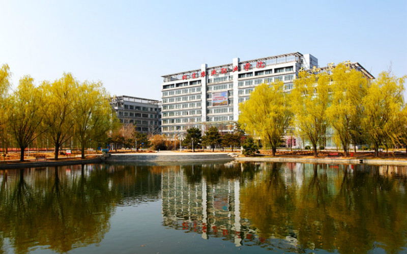 北京农业职业学院药品生物技术专业在河北招生录取分数(物理类)：428分