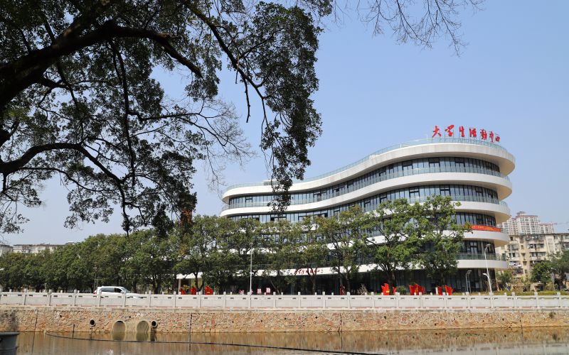 2023年河北考生多少分可以上广西大学新闻传播学类专业？