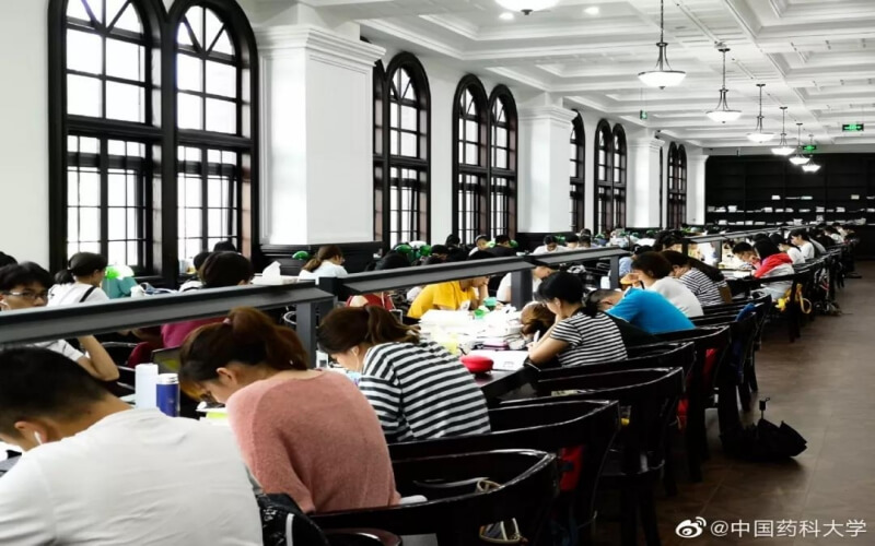 河北物理类考生排多少名可以上中国药科大学中药学类专业?