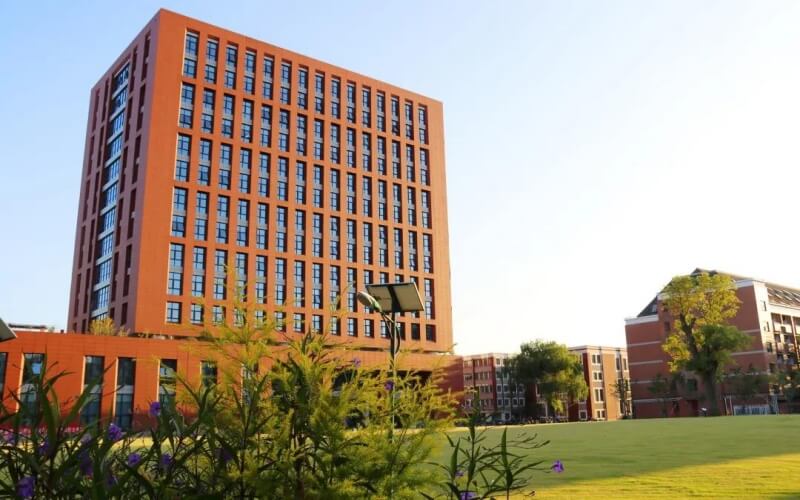2023年河北考生多少分可以上上海财经大学新闻学专业？