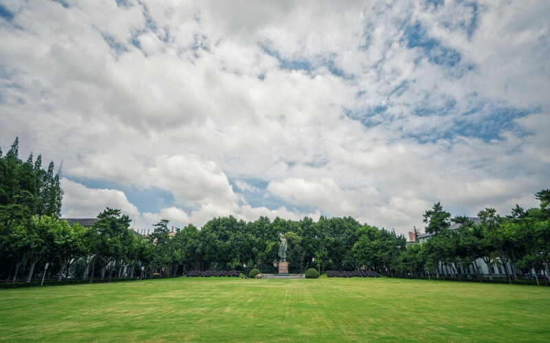 华东理工大学工科试验班（能源与环境）专业在重庆招生录取分数(物理类)：585分