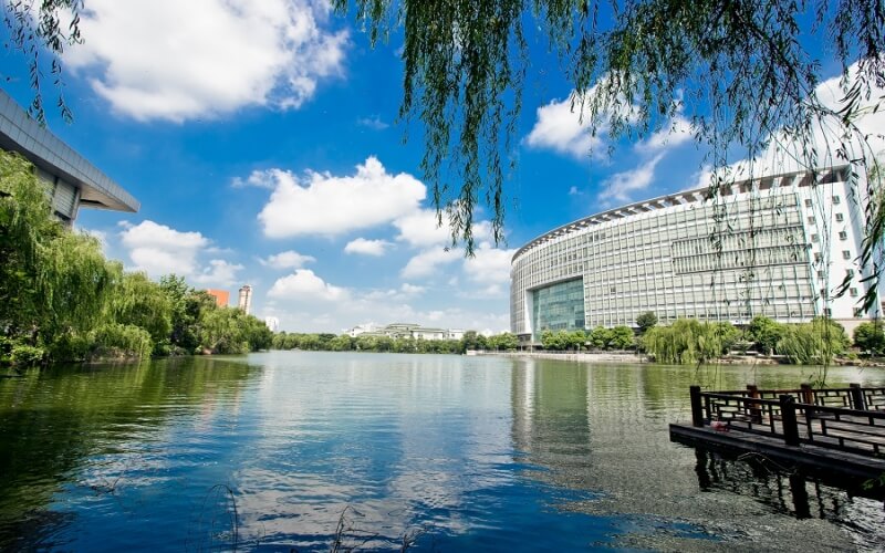 2023年辽宁考生多少分可以上江苏理工学院车辆工程专业？