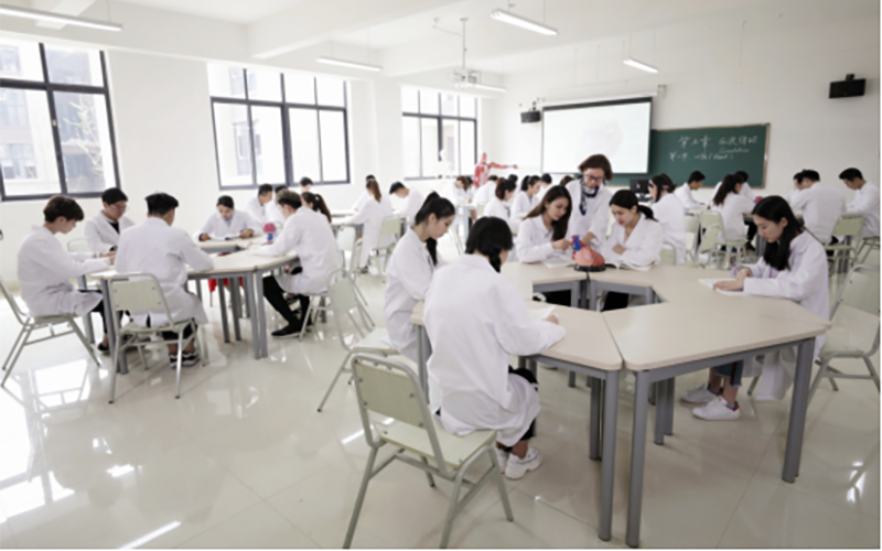 2023年眉山药科职业学院在四川招生专业有哪些？学费是多少？