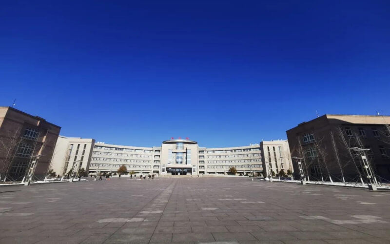 2023年辽宁石油化工大学在宁夏招生专业有哪些？学费是多少？