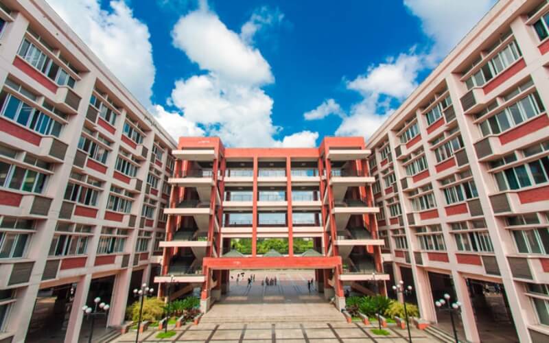 重庆物理类考生排多少名可以上长江大学建筑类专业?