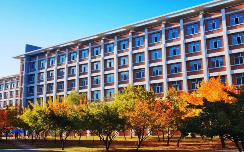2023年齐齐哈尔医学院在湖北招生专业有哪些？学费是多少？