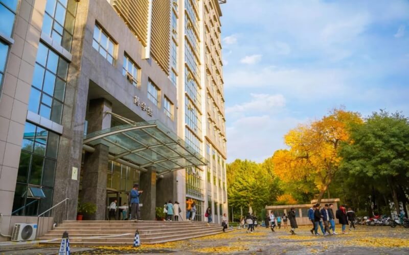 2023年中国传媒大学在山西招生专业有哪些？学费是多少？