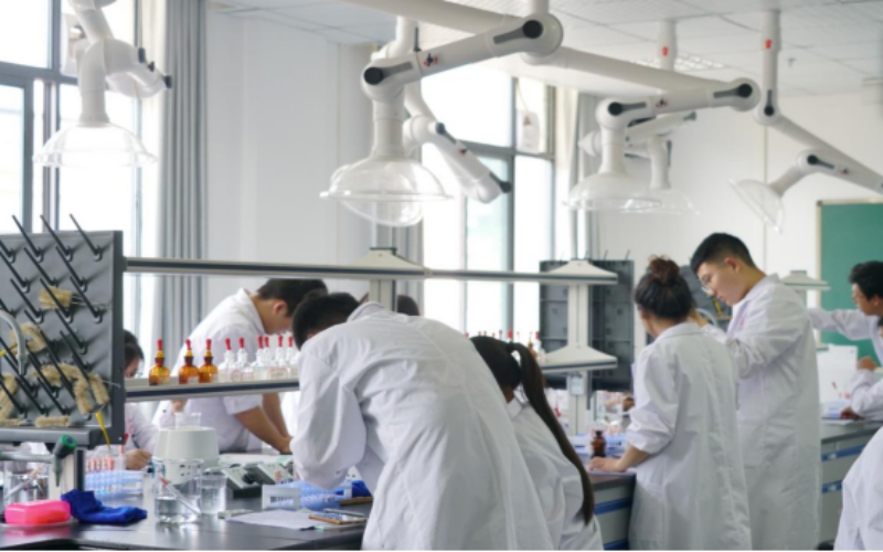 2023年遵义医科大学医学与科技学院在重庆招生专业有哪些？学费是多少？