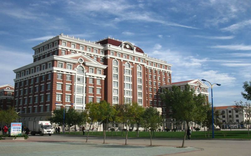 天津外国语大学滨海外事学院商务英语专业在河北招生录取分数(物理类)：469分