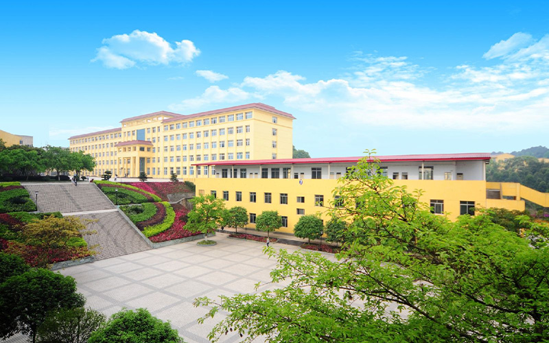 2023年成都理工大学工程技术学院在黑龙江招生专业有哪些？学费是多少？