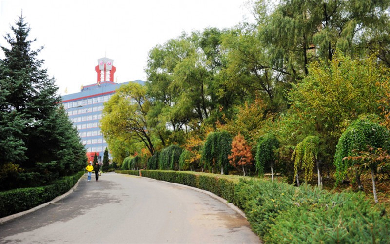 内蒙古理科考生排多少名可以上黑龙江工业学院财务管理专业?