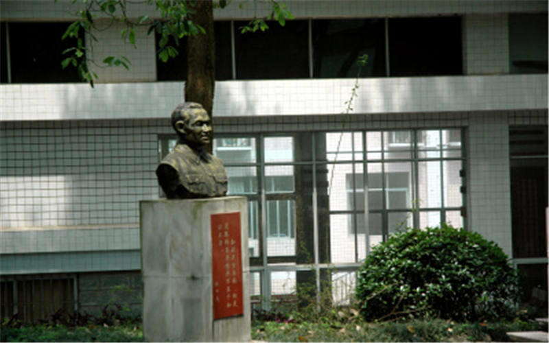 重庆航天职业技术学院电子商务专业在重庆招生录取分数(物理类)：383分