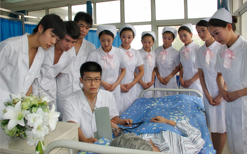 重庆物理类考生排多少名可以上天津医学高等专科学校美容美体艺术专业?
