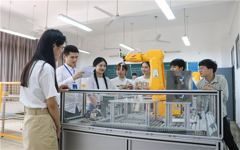 2023年安徽三联学院在江苏招生专业有哪些？学费是多少？