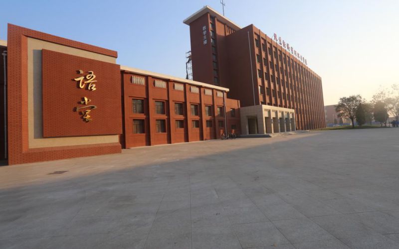 2023年北京经济管理职业学院在湖南招生专业有哪些？学费是多少？