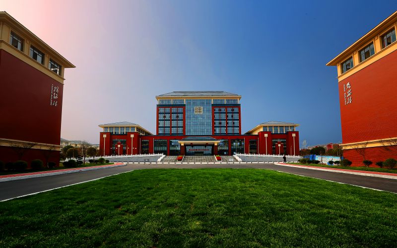 2023年萍乡卫生职业学院在浙江招生专业有哪些？学费是多少？