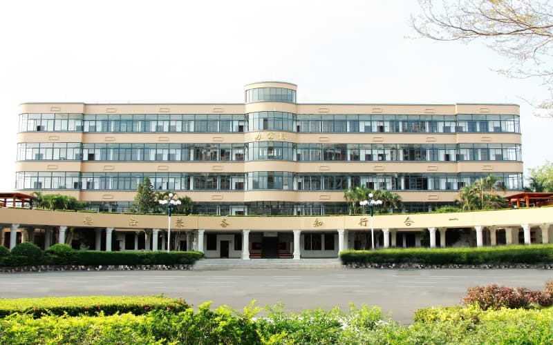 海南政法职业学院现代通信技术专业在四川招生录取分数(文科)：425分