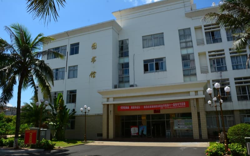 海南政法职业学院法律文秘专业在湖南招生录取分数(物理类)：383分