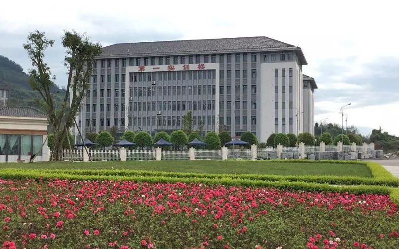 【2022高考参考】重庆化工职业学院2021年青海省最低录取分数及位次