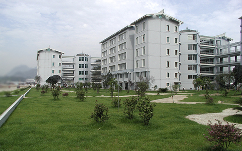 2023年山东考生多少分可以上黔南民族师范学院数学与应用数学（师范类）专业？