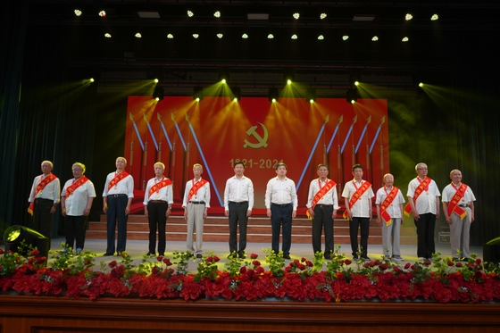 渤海大学召开庆祝中国共产党成立100周年暨“两优一先”表彰大会