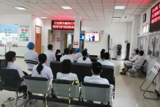 北京农学院组织广大师生观看“七一勋章”颁授仪式直播
