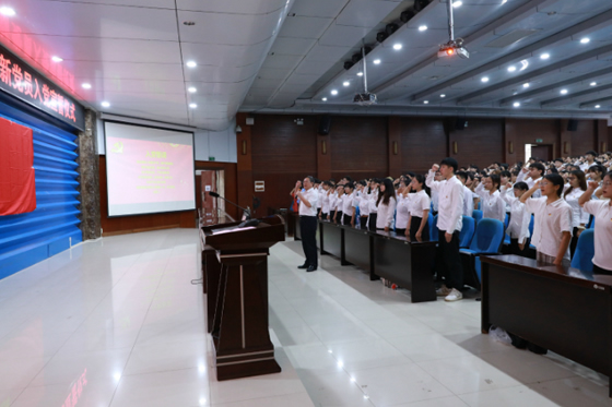 玉林师范学院组织师生收看庆祝中国共产党成立100周年大会盛况