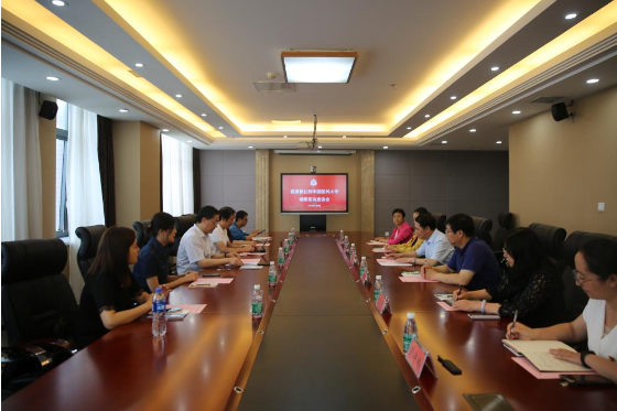 健康报社党委书记、社长邓海华一行来中国医科大学调研采访