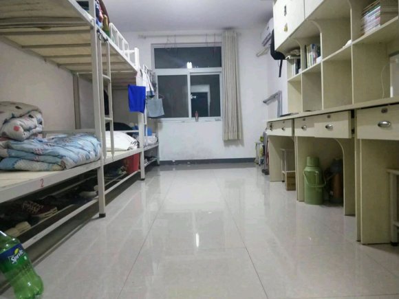 河南应用技术职业学院宿舍条件是几人间？怎么样？（含宿舍图片）