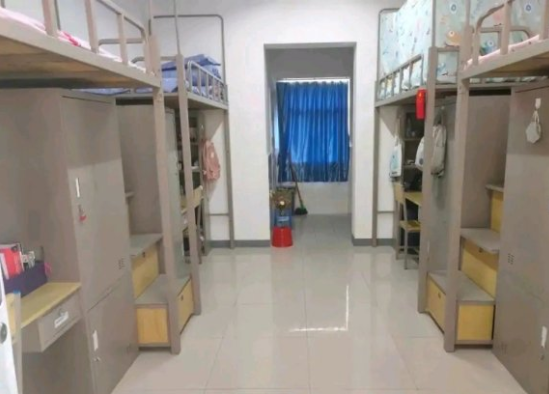云南大学滇池学院宿舍条件是几人间，有空调吗（含宿舍图片）