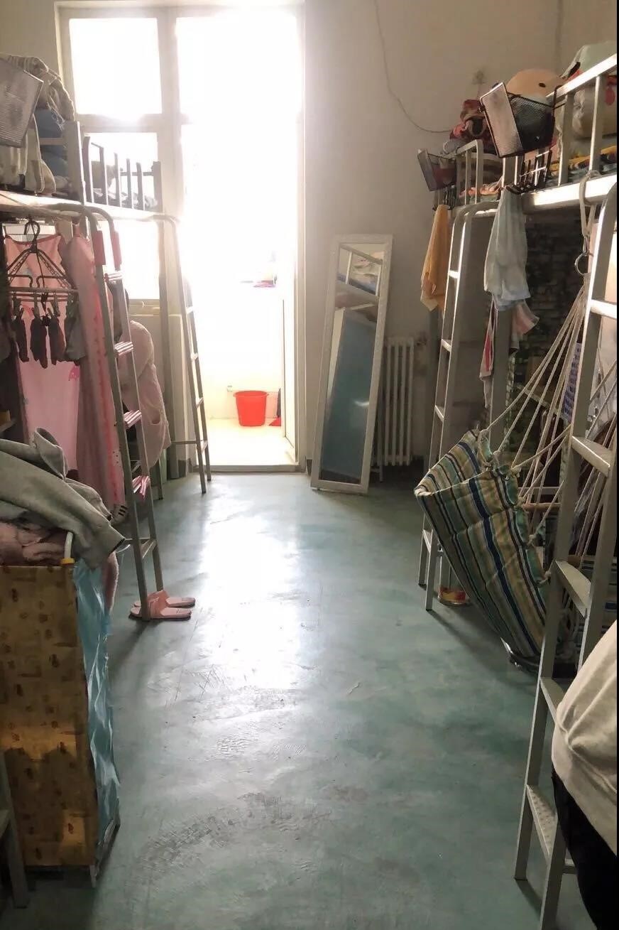 新疆科技学院宿舍条件是几人间，有空调吗（含宿舍图片）