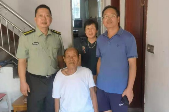 武装部成员,走访慰问了景德镇学院抗美援朝老兵吴信元和廖鸿贞同志