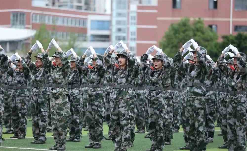 成都航空职业技术学校校服(成都航空学校迷彩校服)