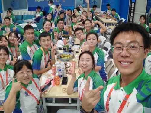 十四运会西安市执行委会领导慰问西安培华学院志愿者