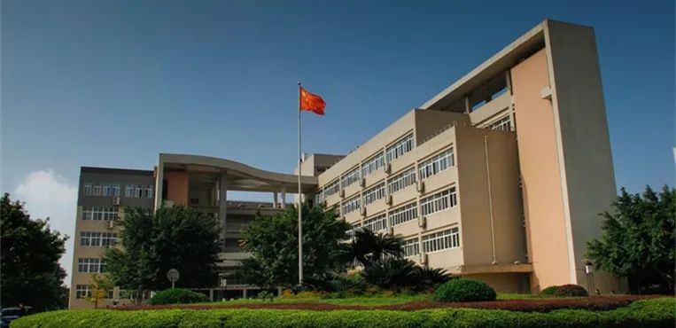这十所大学很吃香！热度和录取线超过部分985！