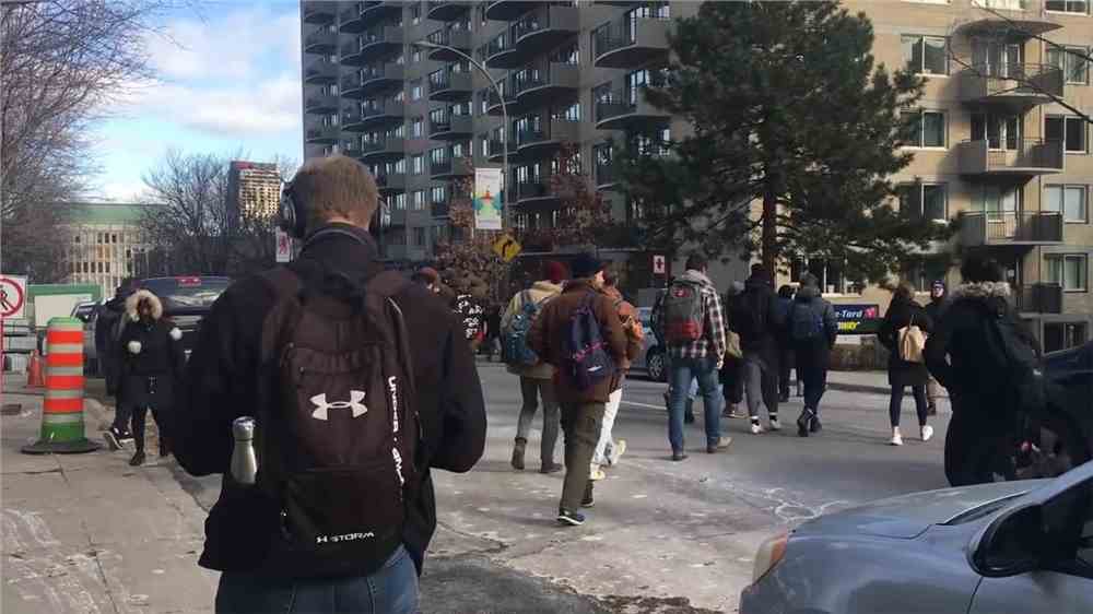 加拿大留学本科怎么申请奖学金？