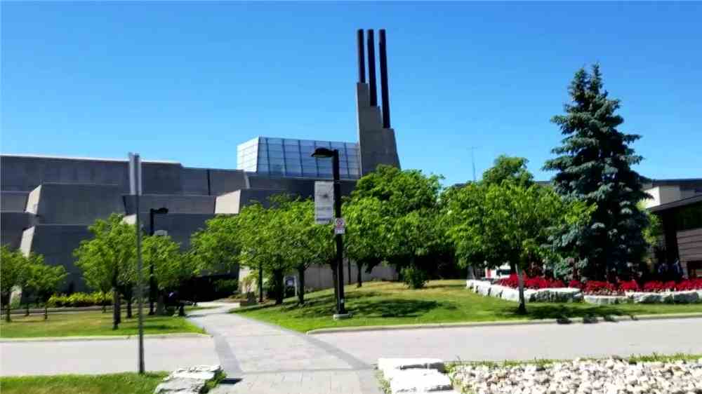 多伦多大学三个校区的区别是什么，主要有五个不同点