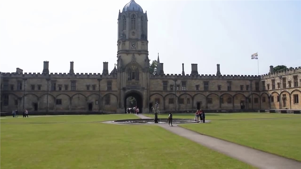 英国留学推荐人找谁？