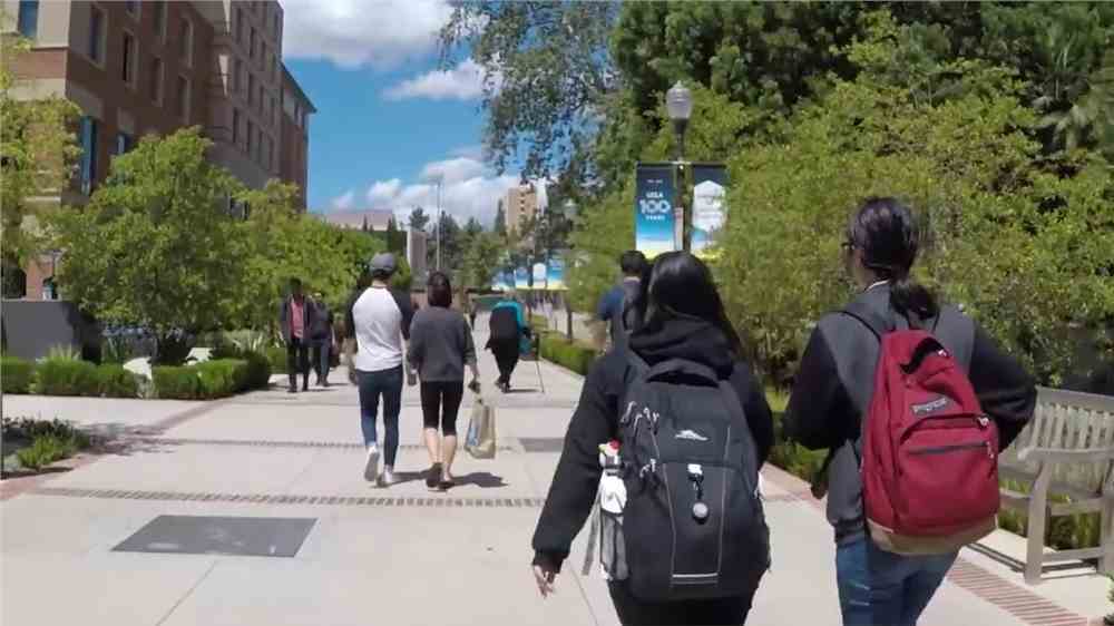 分析中学生出国留学的利弊