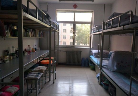 渤海大学宿舍条件怎么样_有空调么_宿舍图片