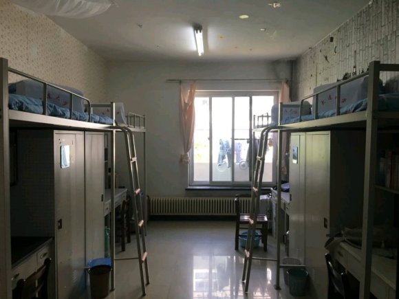 大连大学宿舍条件怎么样_有空调么_宿舍图片