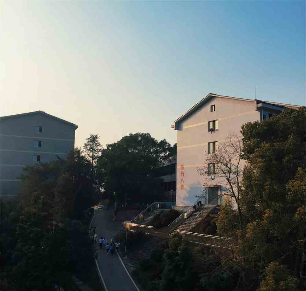 重庆财经职业学院宿舍条件怎么样_有空调么_宿舍图片
